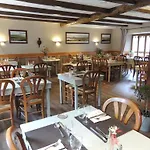 Hotel Logis Hotel-restaurant Les Coudercous Saint-Chély-dʼAubrac