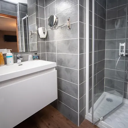 Hotel Logis Hotel-restaurant Les Coudercous 3*
