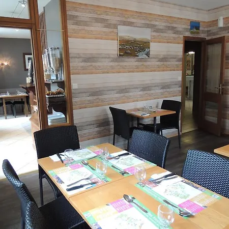 Hotel Logis Hotel-restaurant Les Coudercous Saint-Chély-dʼAubrac