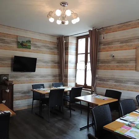 Hotel Logis Hotel-restaurant Les Coudercous Saint-Chély-dʼAubrac