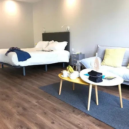 Logis Hotel-restaurant Les Coudercous מלון Saint-Chély-dʼAubrac