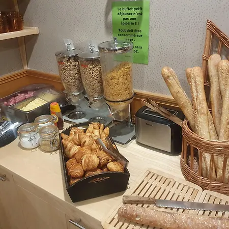 Hotel Logis Les Coudercous Saint-Chély-dʼAubrac