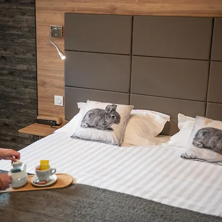 Logis Les Coudercous Hotel 3*