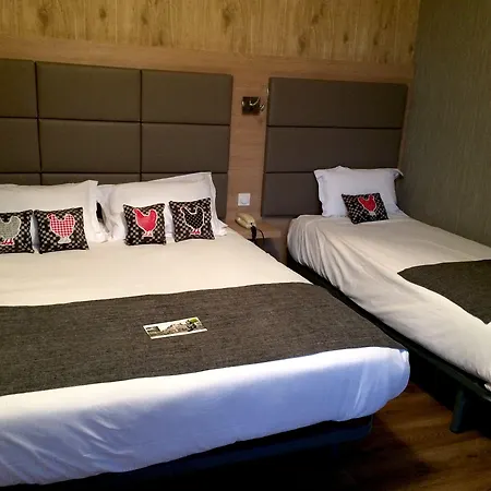 Logis Les Coudercous Hotel