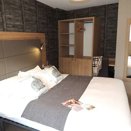 Logis Les Coudercous Hotel Saint-Chély-dʼAubrac