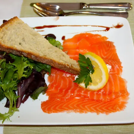 Logis Les Coudercous 3* Saint-Chély-dʼAubrac