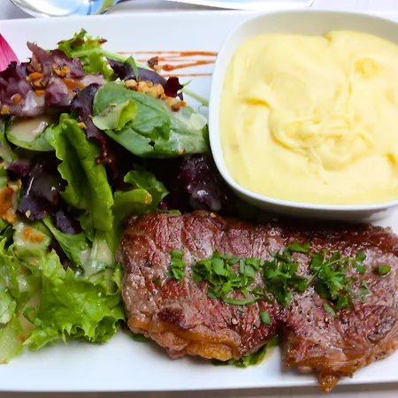 Logis Les Coudercous Hotel 3*