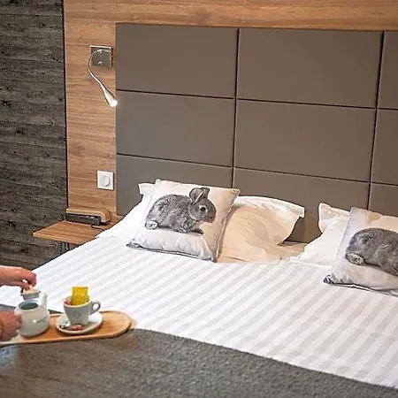 Logis Hotel-restaurant Les Coudercous فندق Saint-Chély-dʼAubrac