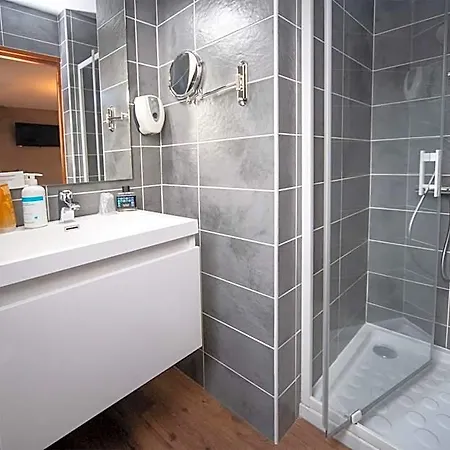 Logis Hotel-restaurant Les Coudercous 3* Saint-Chély-dʼAubrac