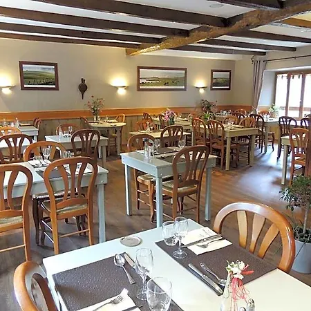 Logis Hotel-restaurant Les Coudercous فندق