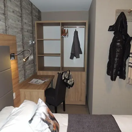 Отель Logis Hotel-restaurant Les Coudercous 3*