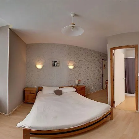 מלון Logis Hotel-restaurant Les Coudercous 3*