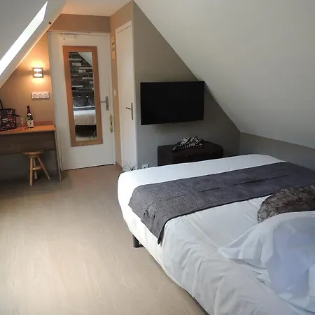 Logis Les Coudercous Hotel