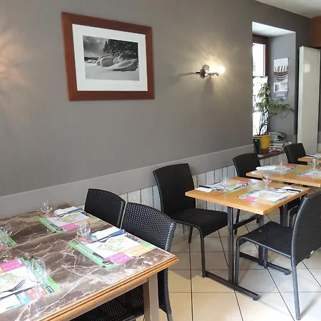 Logis Hotel-restaurant Les Coudercous Сен-Шели-д'Обрак