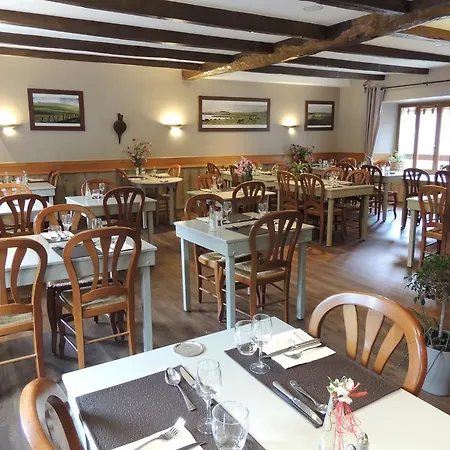 Отель Logis Hotel-restaurant Les Coudercous Сен-Шели-д'Обрак