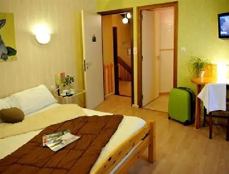 Otel Logis Hotel-restaurant Les Coudercous 3*