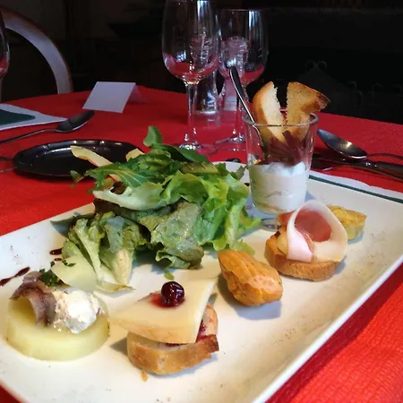 Logis Hotel-restaurant Les Coudercous 3* Saint-Chély-dʼAubrac