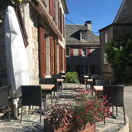 Logis Les Coudercous Hotel