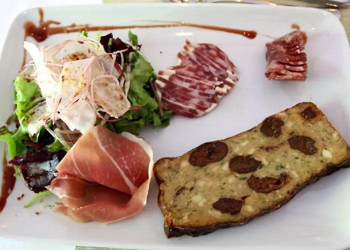 Logis Hotel-restaurant Les Coudercous 酒店 Saint-Chély-dʼAubrac