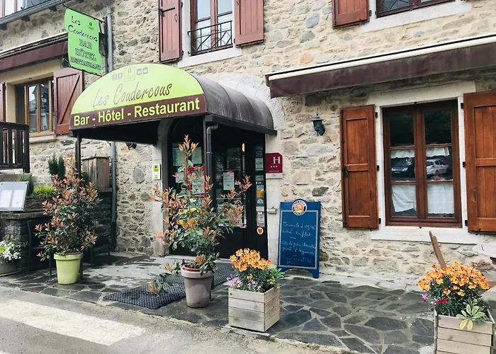 Logis Hotel-restaurant Les Coudercous 酒店 Saint-Chély-dʼAubrac